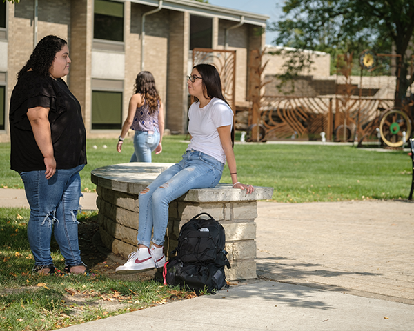 Students gathered In Muscatine Community Colleges quad