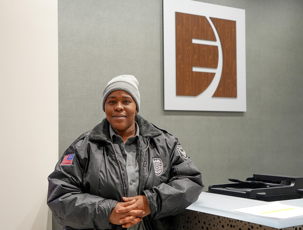 Jasmine O’Quinn standing at front desk in Scott Community College's Urban Campus